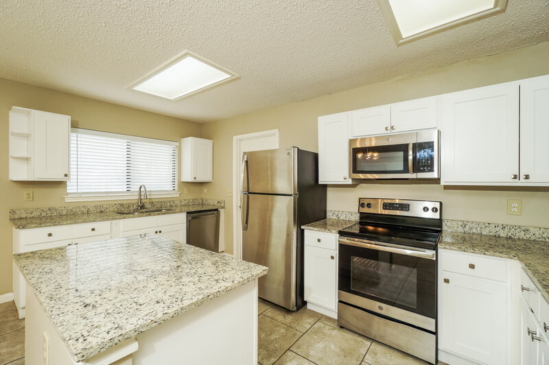 1,775/Mo, 13034 Woller Path San Antonio, TX 78249 Kitchen View 2