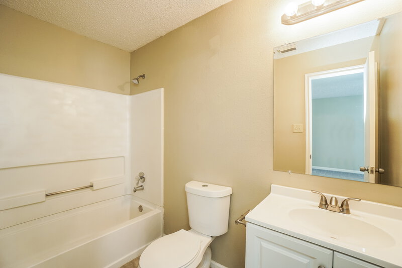 1,775/Mo, 13034 Woller Path San Antonio, TX 78249 Main Bathroom View