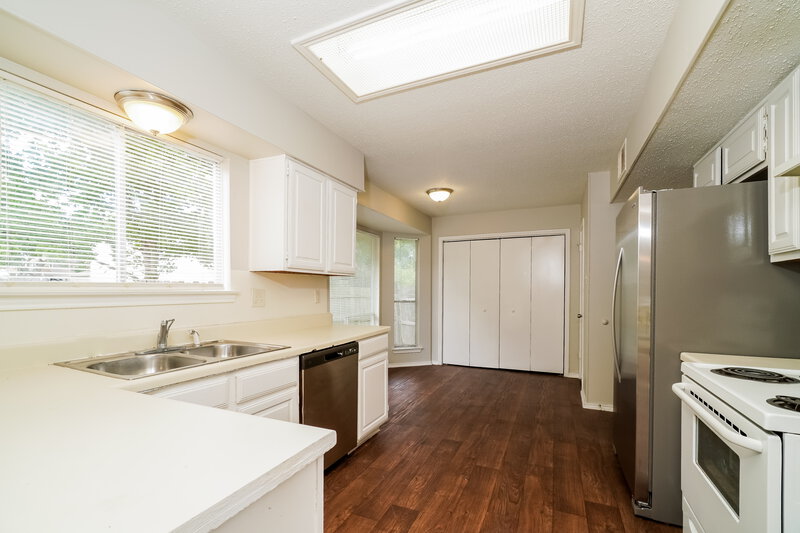 1,895/Mo, 14910 Eagle Run San Antonio, TX 78233 Kitchen View