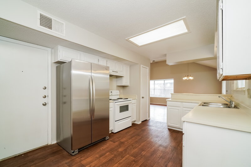 1,895/Mo, 14910 Eagle Run San Antonio, TX 78233 Kitchen View 2