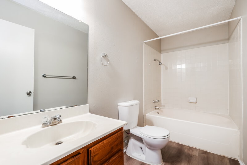 1,495/Mo, 8409 Forest Ridge Dr San Antonio, TX 78239 Bathroom View