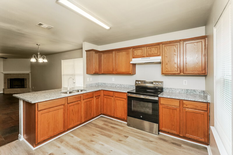 1,295/Mo, 417 Canterbury Ln Converse, TX 78109 Kitchen View 2