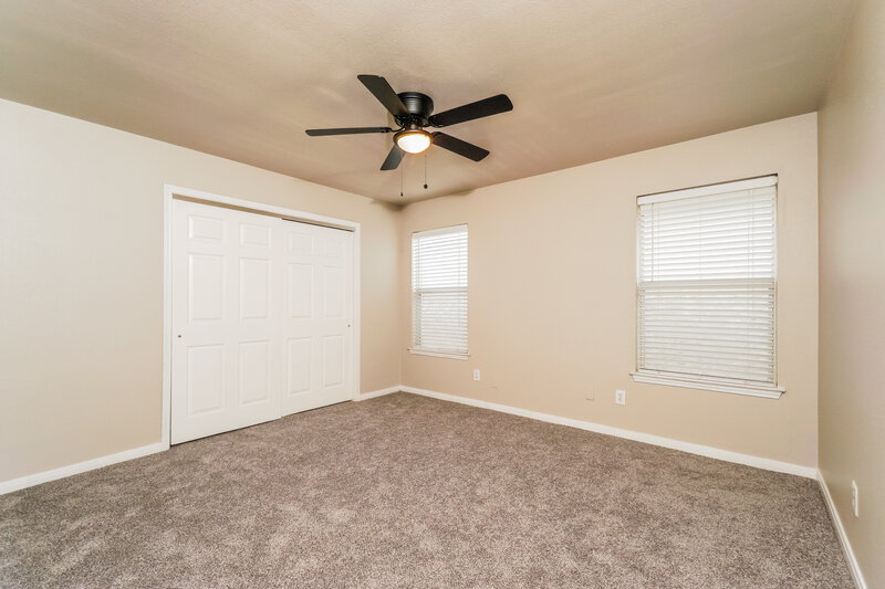 1,295/Mo, 417 Canterbury Ln Converse, TX 78109 Main Bedroom View