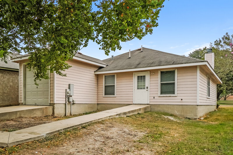 1,295/Mo, 417 Canterbury Ln Converse, TX 78109 Rear View 2