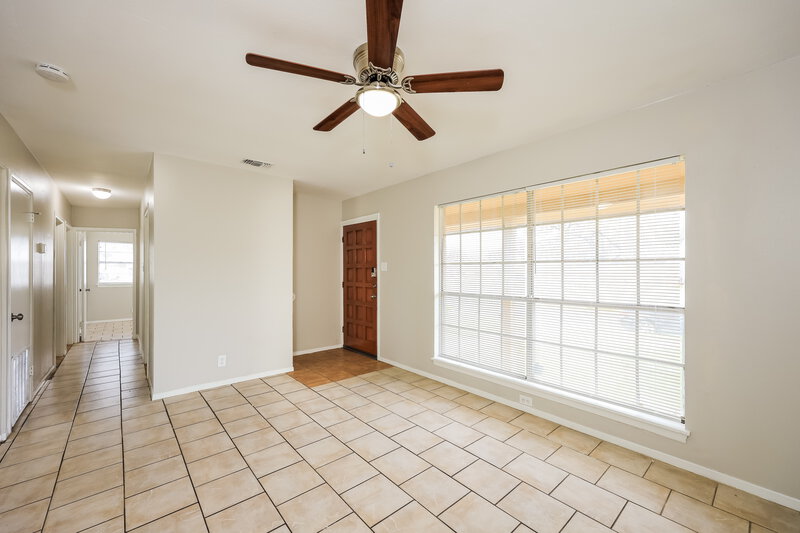 1,340/Mo, 4427 Hampstead St San Antonio, TX 78220 Living Room View