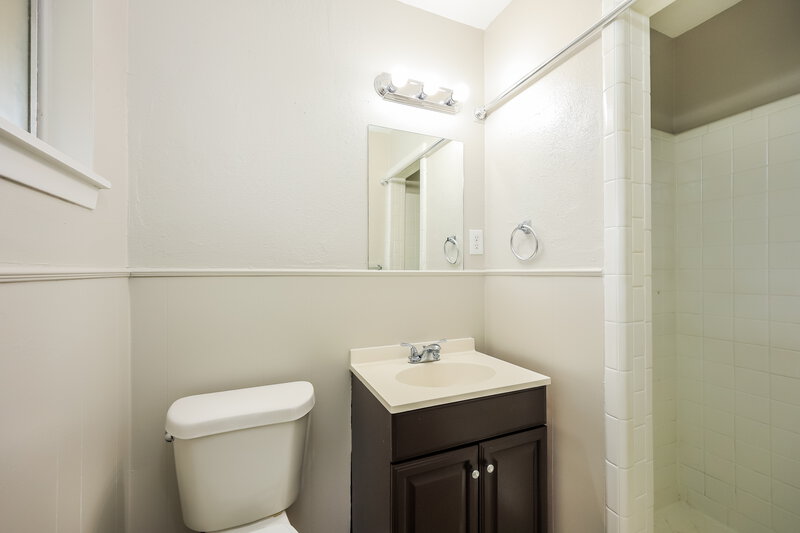 1,340/Mo, 4427 Hampstead St San Antonio, TX 78220 Bathroom View