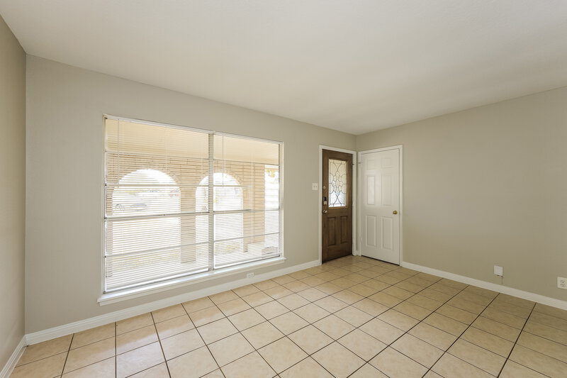 2,100/Mo, 4301 Shiloh Dr San Antonio, TX 78220 Living Room View 2