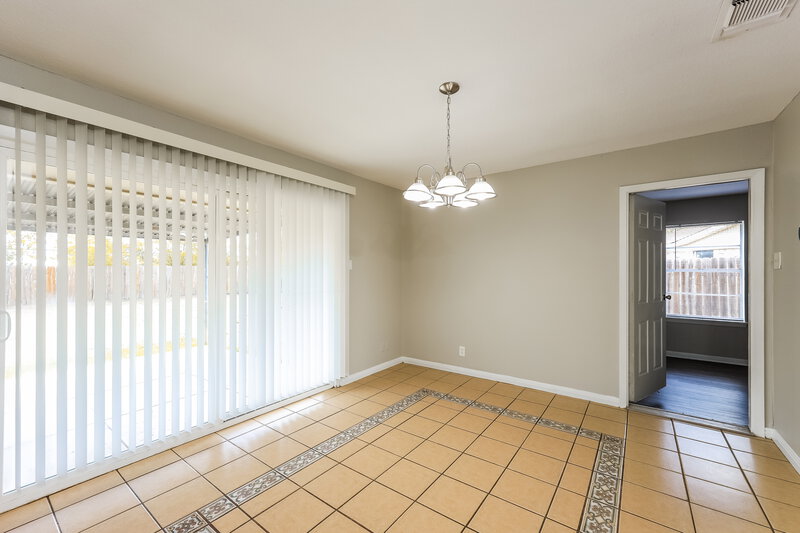 2,100/Mo, 4301 Shiloh Dr San Antonio, TX 78220 Dining Room View