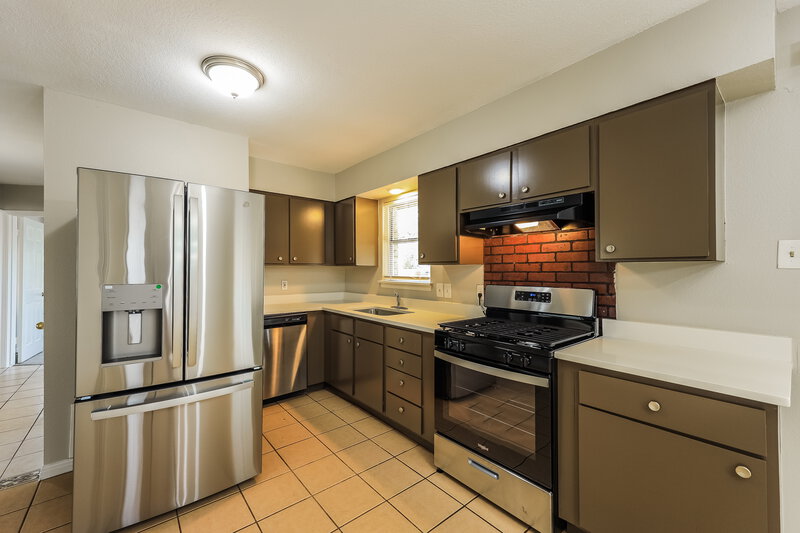 2,100/Mo, 4301 Shiloh Dr San Antonio, TX 78220 Kitchen View 2