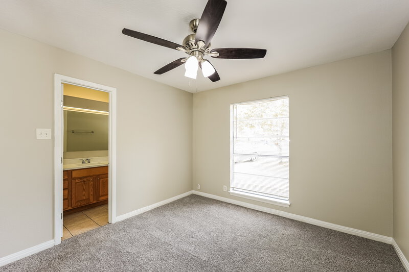 2,100/Mo, 4301 Shiloh Dr San Antonio, TX 78220 Main Bedroom View