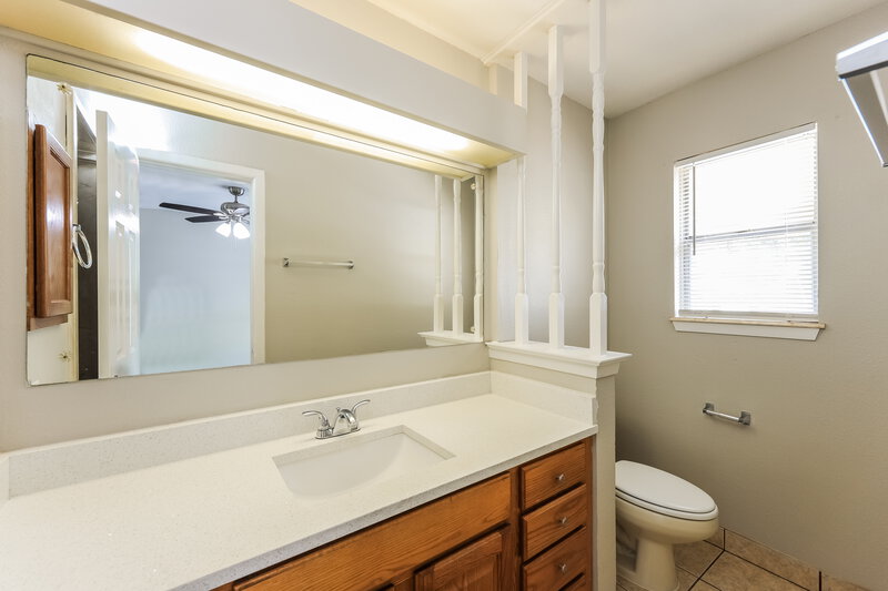 2,100/Mo, 4301 Shiloh Dr San Antonio, TX 78220 Main Bathroom View