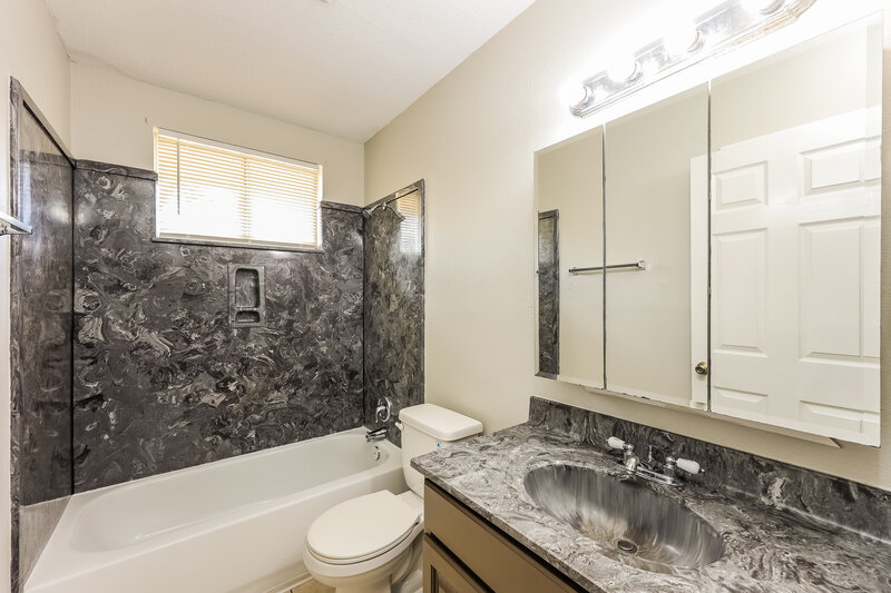 2,100/Mo, 4301 Shiloh Dr San Antonio, TX 78220 Bathroom View