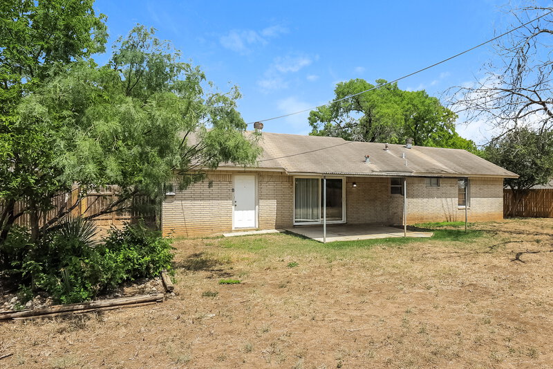 2,100/Mo, 4301 Shiloh Dr San Antonio, TX 78220 Rear View