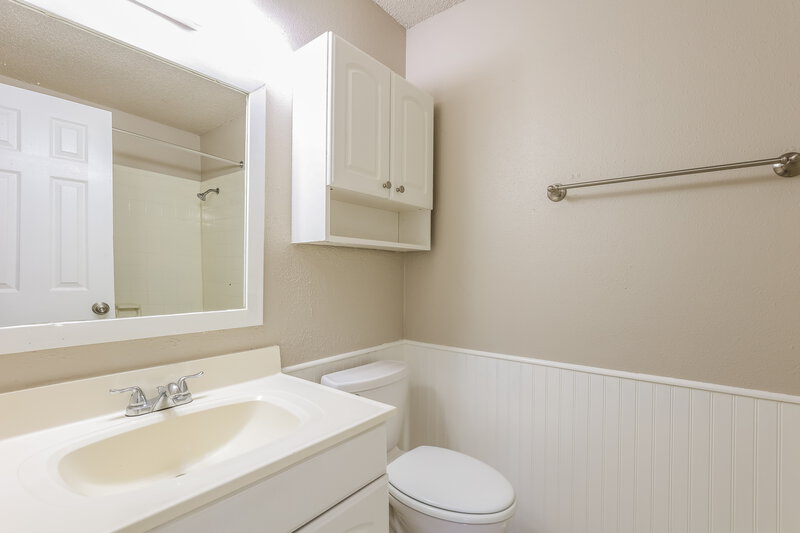 1,645/Mo, 117 Meadow St Converse, TX 78109 Bathroom View