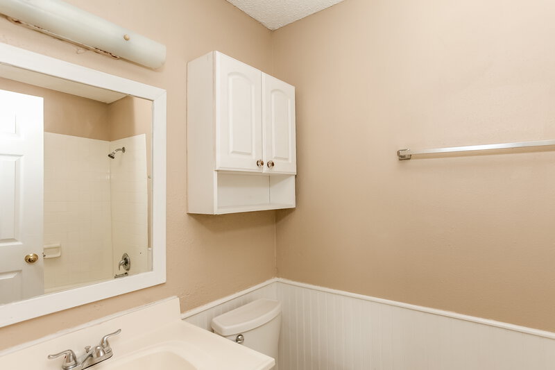1,645/Mo, 117 Meadow St Converse, TX 78109 Bathroom View 2