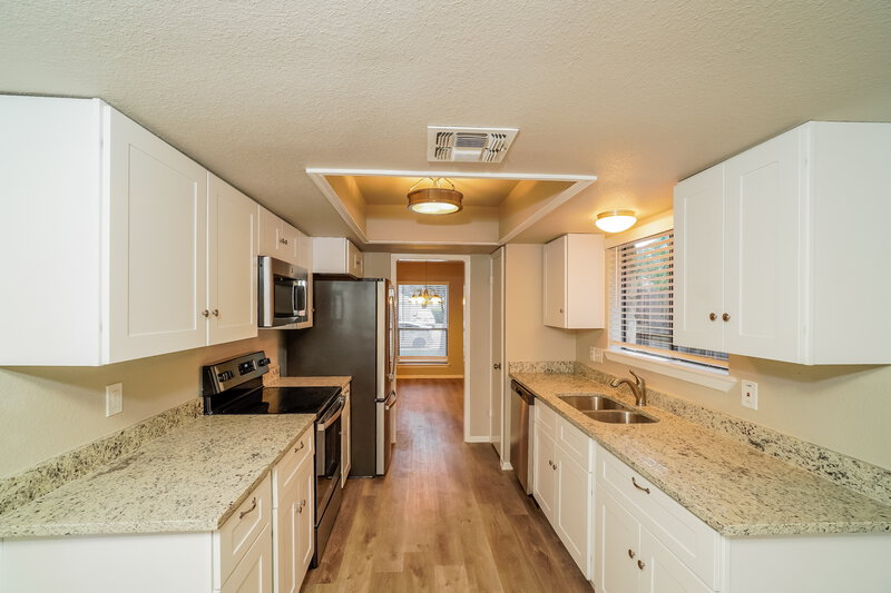 2,155/Mo, 2743 Knoll Tree St San Antonio, TX 78247 Kitchen View