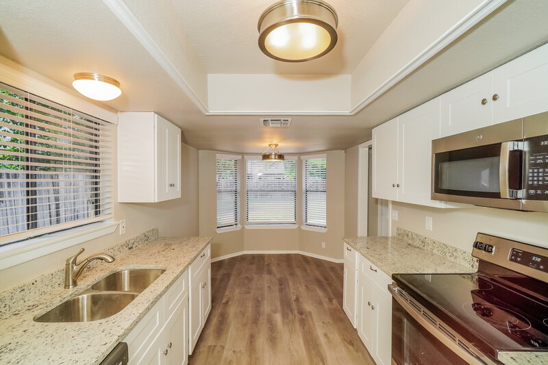 2,155/Mo, 2743 Knoll Tree St San Antonio, TX 78247 Kitchen View 2