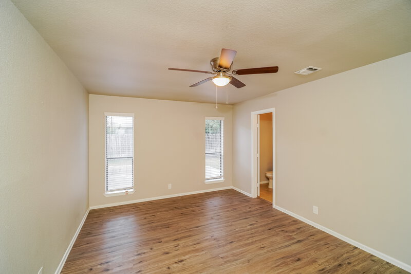 2,155/Mo, 2743 Knoll Tree St San Antonio, TX 78247 Main Bedroom View