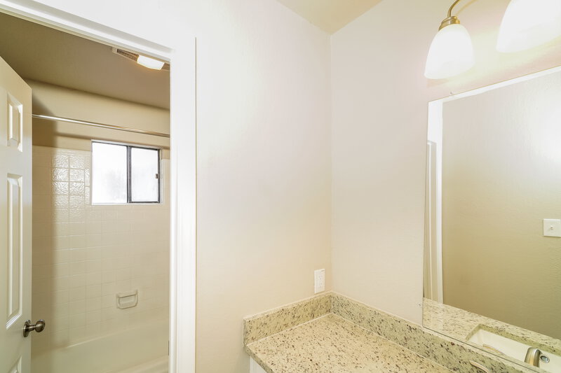 2,155/Mo, 2743 Knoll Tree St San Antonio, TX 78247 Bathroom View