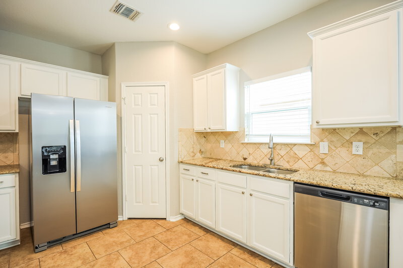 1,960/Mo, 8434 Cedar Mdws San Antonio, TX 78254 Kitchen View 2