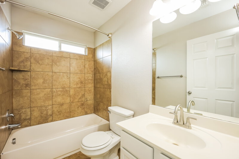 1,960/Mo, 8434 Cedar Mdws San Antonio, TX 78254 Bathroom View