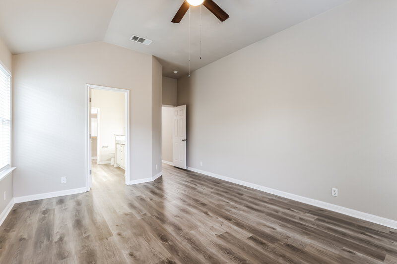 1,800/Mo, 4931 Dahlia Ter San Antonio, TX 78218 Main Bedroom View 2