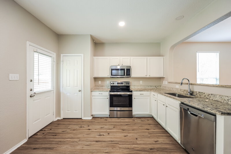 1,955/Mo, 27330 Wrought Iron San Antonio, TX 78260 Kitchen View 2