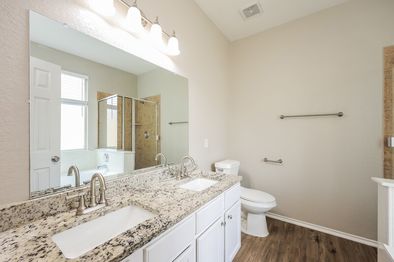 1,955/Mo, 27330 Wrought Iron San Antonio, TX 78260 Main Bathroom View
