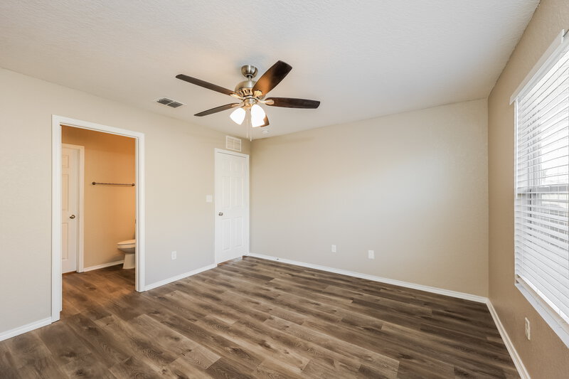 1,550/Mo, 10931 Bosal Trl San Antonio, TX 78245 Main Bedroom View 2