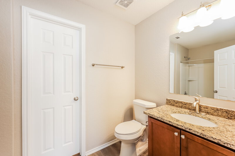 1,550/Mo, 10931 Bosal Trl San Antonio, TX 78245 Main Bathroom View