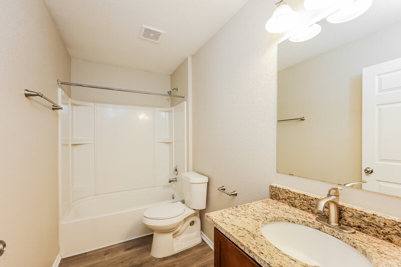 1,550/Mo, 10931 Bosal Trl San Antonio, TX 78245 Bathroom View