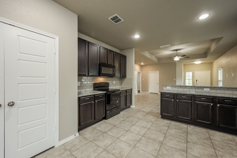 1,845/Mo, 7410 Coral Bells Ct Converse, TX 78109 Kitchen View 2