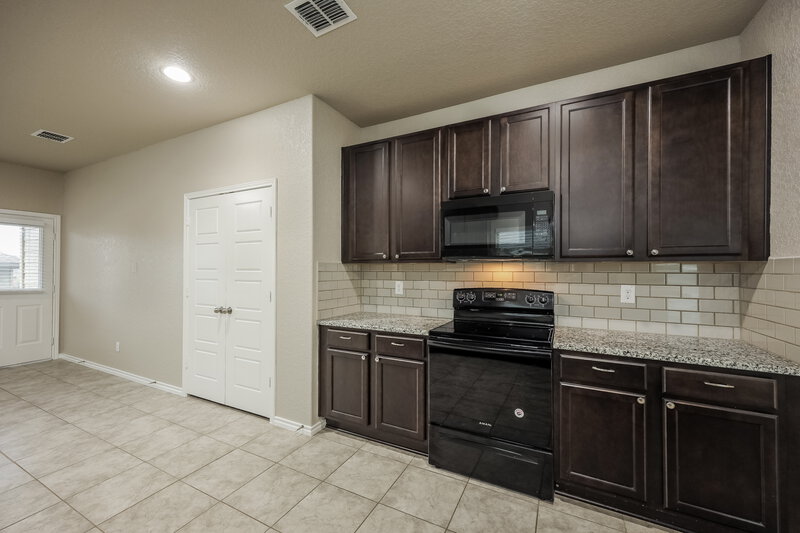 1,845/Mo, 7410 Coral Bells Ct Converse, TX 78109 Kitchen View 3