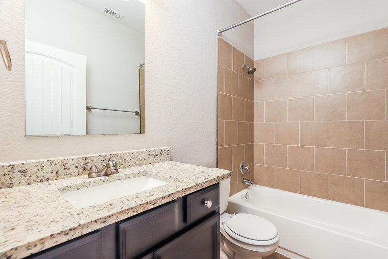 1,755/Mo, 11328 Silver Rose San Antonio, TX 78245 Bathroom View