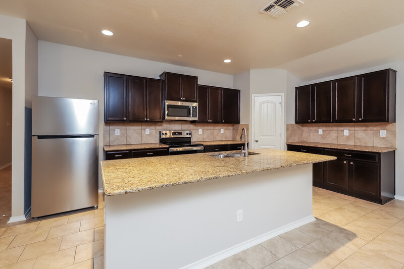 1,895/Mo, 5714 Goliad Blf San Antonio, TX 78222 Kitchen View