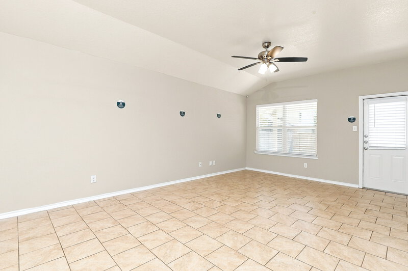 1,785/Mo, 5714 Goliad Blf San Antonio, TX 78222 Living Room View 2