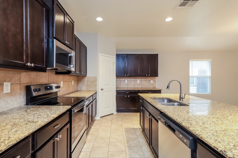 1,895/Mo, 5714 Goliad Blf San Antonio, TX 78222 Kitchen View 2