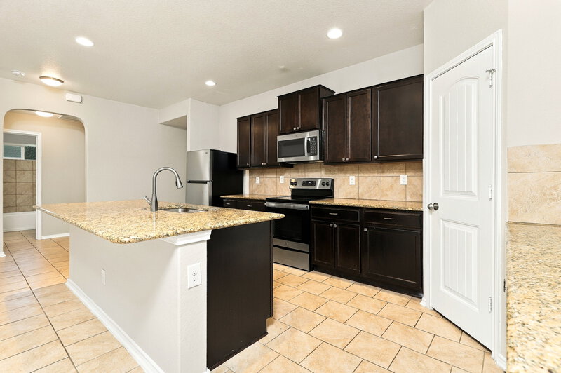 1,785/Mo, 5714 Goliad Blf San Antonio, TX 78222 Kitchen View 2