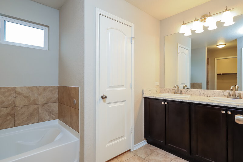 1,895/Mo, 5714 Goliad Blf San Antonio, TX 78222 Bathroom View