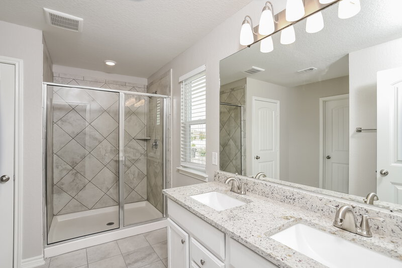 1,760/Mo, 11335 Impressive Way San Antonio, TX 78254 Main Bathroom View