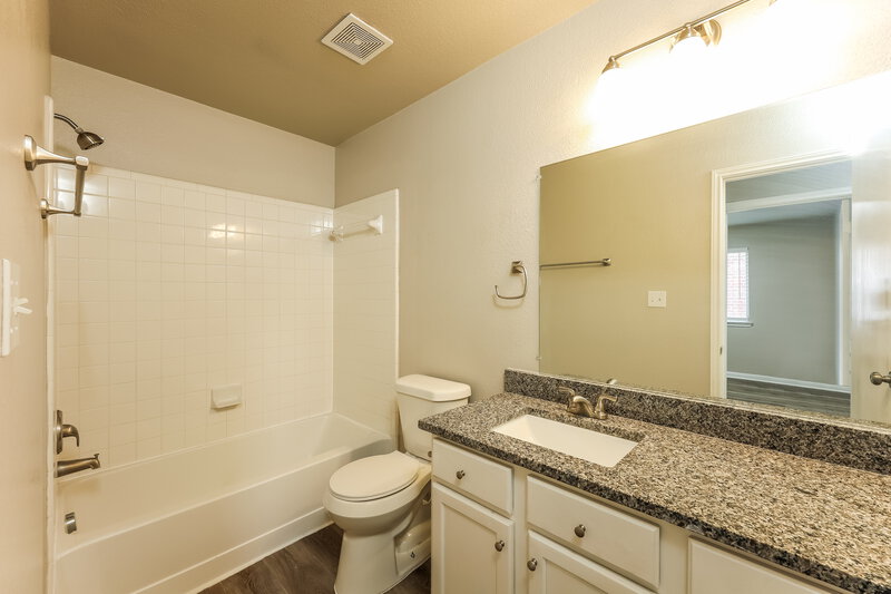 1,890/Mo, 14314 Yellow Warbler San Antonio, TX 78233 Bathroom View
