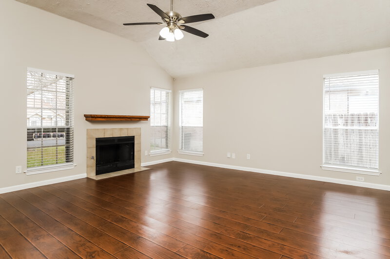 1,735/Mo, 5423 Park Lk San Antonio, TX 78244 Living Room View