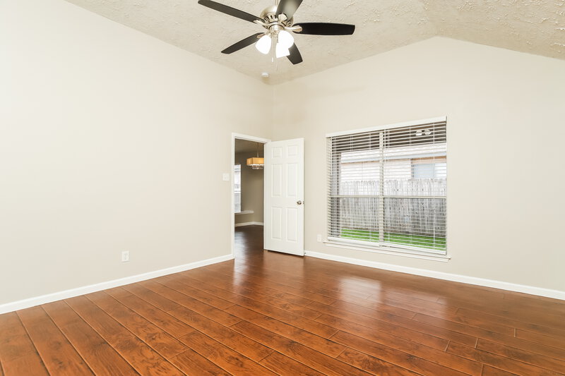 1,735/Mo, 5423 Park Lk San Antonio, TX 78244 Main Bedroom View