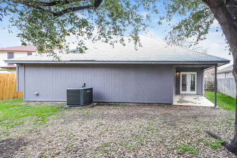 1,735/Mo, 5423 Park Lk San Antonio, TX 78244 Rear View