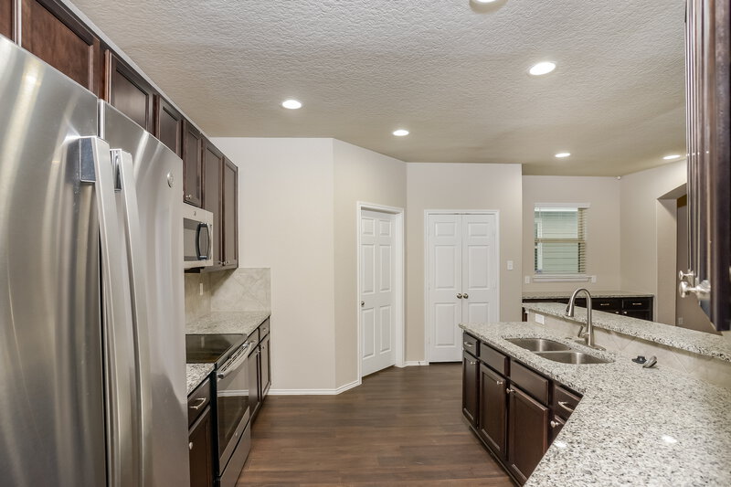 1,700/Mo, 5934 Ivans Farm San Antonio, TX 78244 Kitchen View 3