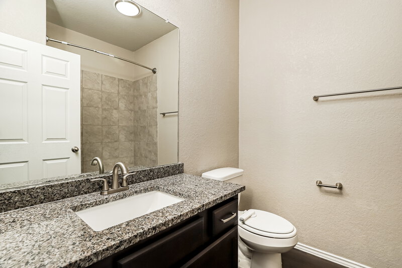 1,665/Mo, 5934 Ivans Farm San Antonio, TX 78244 Bathroom View