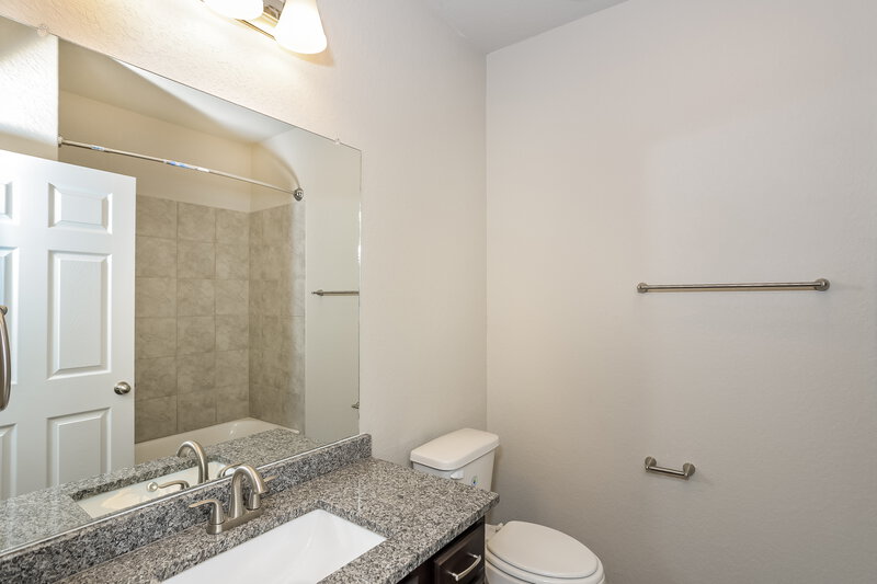 1,700/Mo, 5934 Ivans Farm San Antonio, TX 78244 Bathroom View