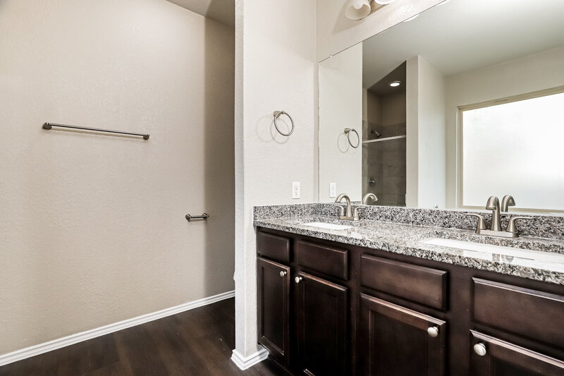 1,665/Mo, 5934 Ivans Farm San Antonio, TX 78244 Bathroom View 2