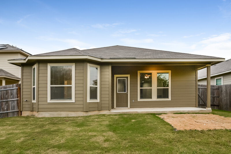 1,700/Mo, 5934 Ivans Farm San Antonio, TX 78244 Rear View