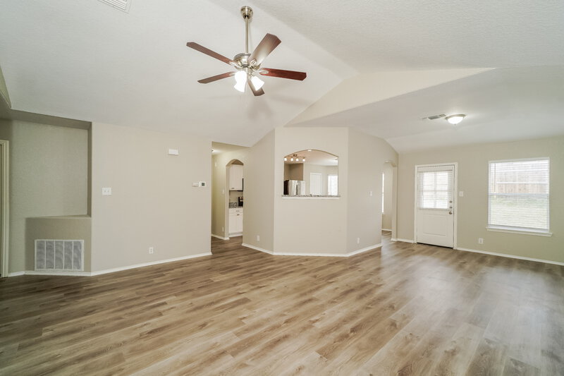 1,910/Mo, 8514 Chickasaw Blf Converse, TX 78109 Living Room View